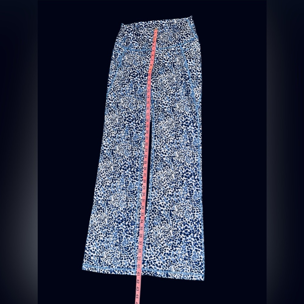 Lilly Pulitzer Abstract Blue and White Leopard Wide-Leg Pants/ Leggings szL - Picture 4 of 12